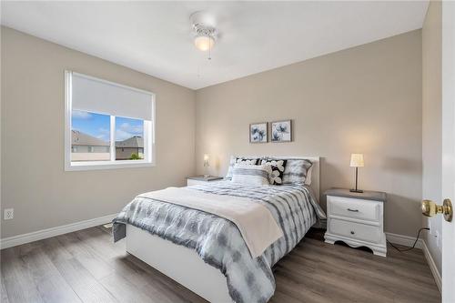 72 Windwood Drive, Hamilton, ON - Indoor Photo Showing Bedroom