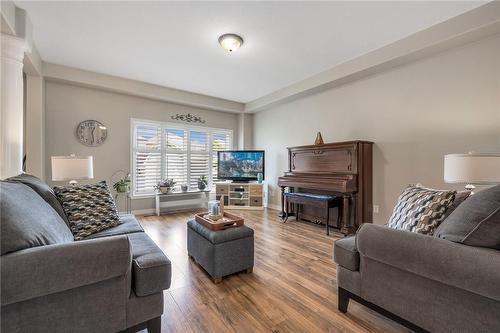 72 Windwood Drive, Hamilton, ON - Indoor Photo Showing Living Room