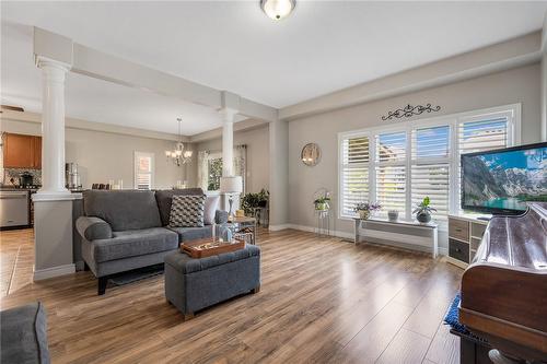 72 Windwood Drive, Hamilton, ON - Indoor Photo Showing Living Room