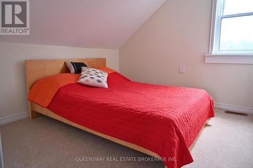 970 Carl Road, Niagara Falls, ON - Indoor Photo Showing Bedroom