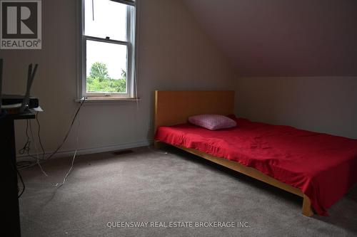 970 Carl Road, Niagara Falls, ON - Indoor Photo Showing Bedroom