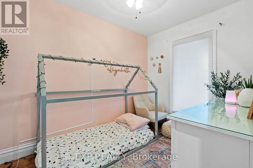 6047 Ross Street, Niagara Falls, ON - Indoor Photo Showing Bedroom