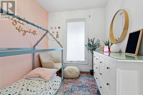 6047 Ross Street, Niagara Falls, ON - Indoor Photo Showing Bedroom