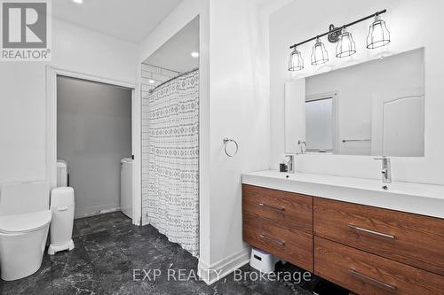 6047 Ross Street, Niagara Falls, ON - Indoor Photo Showing Bathroom