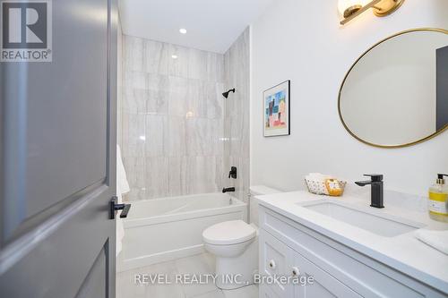 87 Port Robinson Road, Pelham, ON - Indoor Photo Showing Bathroom