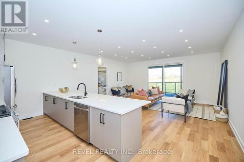 87 Port Robinson Road, Pelham, ON - Indoor Photo Showing Kitchen With Double Sink With Upgraded Kitchen