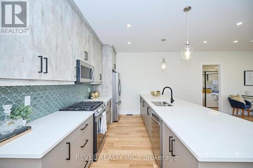 87 Port Robinson Road, Pelham, ON - Indoor Photo Showing Kitchen With Double Sink With Upgraded Kitchen