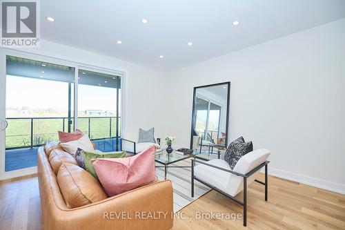 87 Port Robinson Road, Pelham, ON - Indoor Photo Showing Living Room