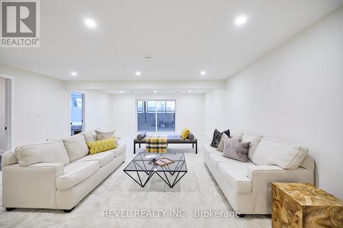 87 Port Robinson Road, Pelham, ON - Indoor Photo Showing Living Room