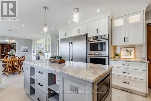 120 Binbrook Road, Hamilton, ON - Indoor Photo Showing Kitchen With Upgraded Kitchen