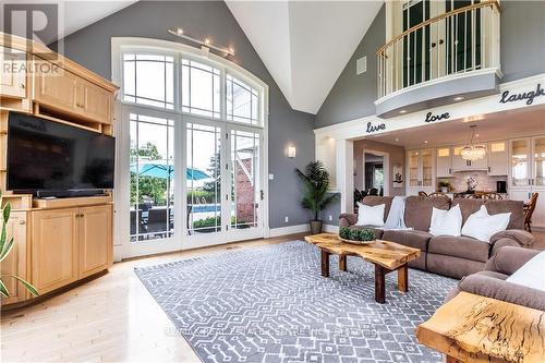 120 Binbrook Road, Hamilton, ON - Indoor Photo Showing Living Room