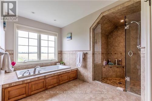 120 Binbrook Road, Hamilton, ON - Indoor Photo Showing Bathroom