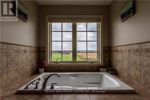 120 Binbrook Road, Hamilton, ON - Indoor Photo Showing Bathroom