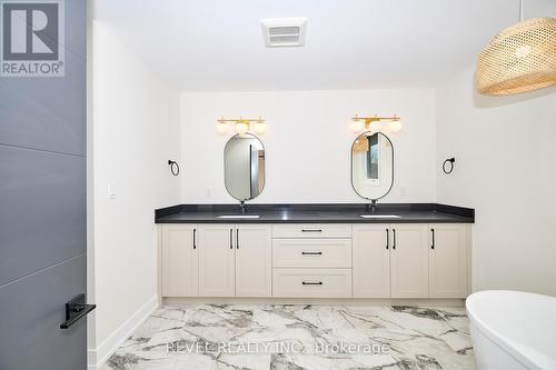 95 Port Robinson Road, Pelham, ON - Indoor Photo Showing Bathroom