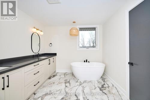 95 Port Robinson Road, Pelham, ON - Indoor Photo Showing Bathroom