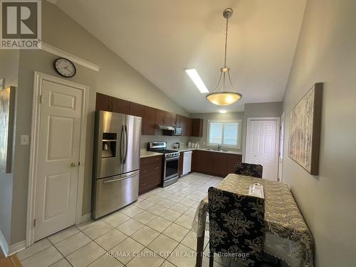 2736 Hutchinson Court, London, ON - Indoor Photo Showing Kitchen