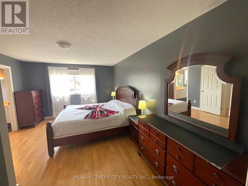 2736 Hutchinson Court, London, ON - Indoor Photo Showing Bedroom