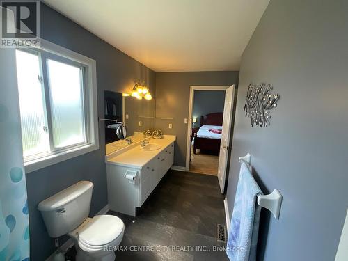 2736 Hutchinson Court, London, ON - Indoor Photo Showing Bathroom