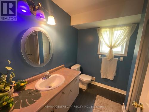 2736 Hutchinson Court, London, ON - Indoor Photo Showing Bathroom