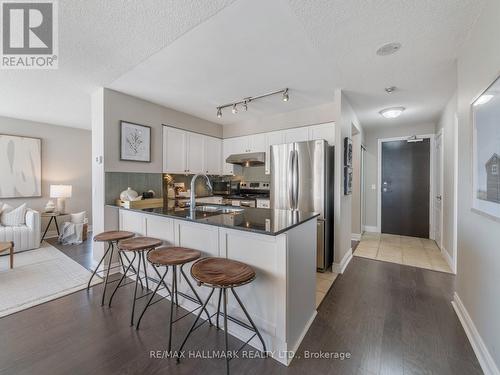 1107 - 1103 Leslie Street, Toronto (Banbury-Don Mills), ON - Indoor Photo Showing Kitchen