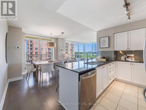 1107 - 1103 Leslie Street, Toronto (Banbury-Don Mills), ON - Indoor Photo Showing Kitchen With Double Sink