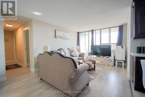 605 - 100 Wingarden Court, Toronto (Malvern), ON - Indoor Photo Showing Living Room