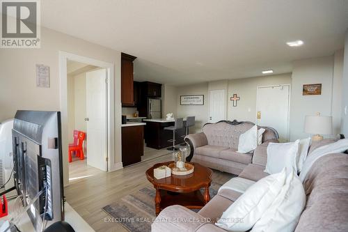 605 - 100 Wingarden Court, Toronto (Malvern), ON - Indoor Photo Showing Living Room