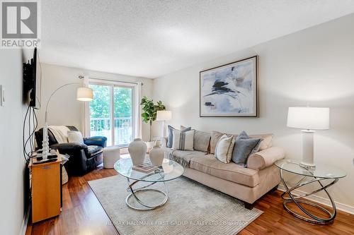 2 - 20 Petra Way, Whitby (Pringle Creek), ON - Indoor Photo Showing Living Room