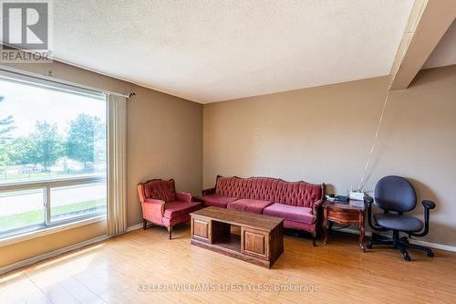 32 - 190 Fleming Drive, London, ON - Indoor Photo Showing Other Room