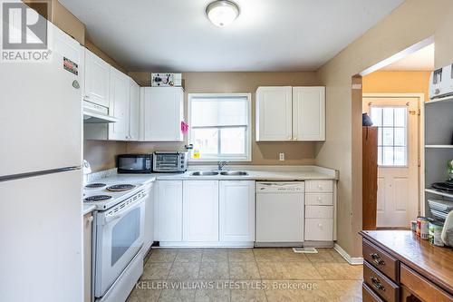 32 - 190 Fleming Drive, London, ON - Indoor Photo Showing Kitchen With Double Sink