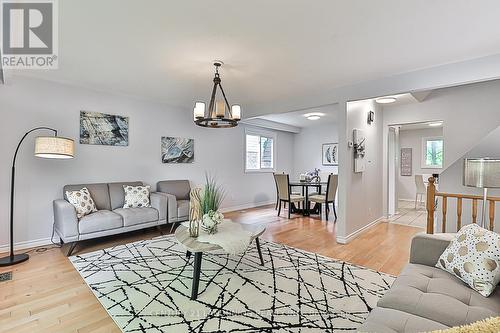 39 Ferrah Street, Markham (Unionville), ON - Indoor Photo Showing Living Room