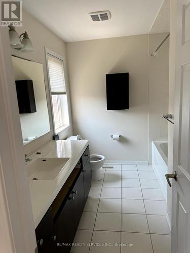 30 Arkwright Drive, Brampton (Northwest Brampton), ON - Indoor Photo Showing Bathroom