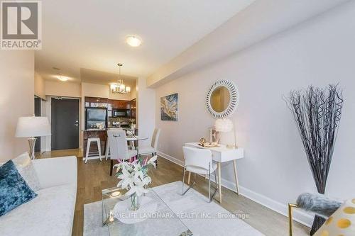 310 - 5793 Yonge Street, Toronto (Newtonbrook East), ON - Indoor Photo Showing Living Room