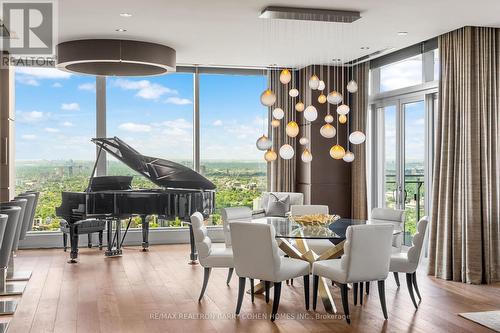 4501 - 50 Yorkville Avenue, Toronto (Annex), ON - Indoor Photo Showing Dining Room