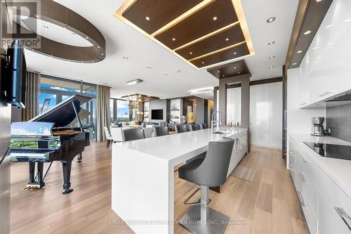 4501 - 50 Yorkville Avenue, Toronto (Annex), ON - Indoor Photo Showing Kitchen With Upgraded Kitchen