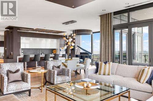 4501 - 50 Yorkville Avenue, Toronto (Annex), ON - Indoor Photo Showing Living Room