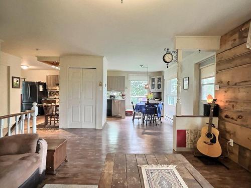 Overall view - 2481 Ch. St-Pierre N., Sainte-Thècle, QC - Indoor Photo Showing Living Room