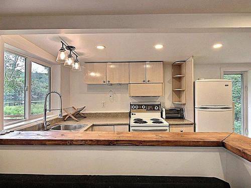 Kitchen - 43 Ch. Du Lac-Victor, Lac-Des-Plages, QC - Indoor Photo Showing Kitchen