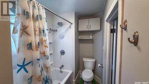 1022 Athabasca Street E, Moose Jaw, SK - Indoor Photo Showing Bathroom