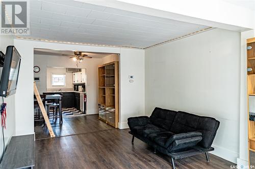 1022 Athabasca Street E, Moose Jaw, SK - Indoor Photo Showing Living Room