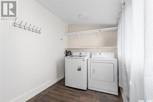 1022 Athabasca Street E, Moose Jaw, SK - Indoor Photo Showing Laundry Room