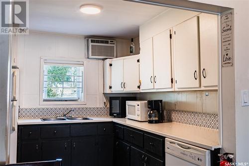 1022 Athabasca Street E, Moose Jaw, SK - Indoor Photo Showing Kitchen With Double Sink