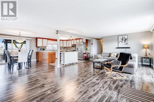 209 Cotterie Park, Leamington, ON - Indoor Photo Showing Living Room