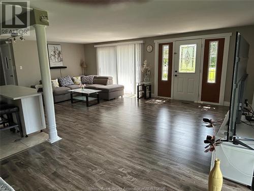 209 Cotterie Park, Leamington, ON - Indoor Photo Showing Living Room