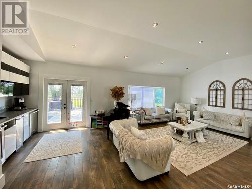 837 Prospect Avenue, Oxbow, SK - Indoor Photo Showing Living Room