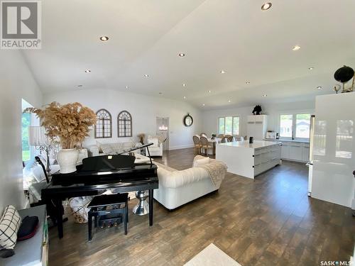 837 Prospect Avenue, Oxbow, SK - Indoor Photo Showing Living Room