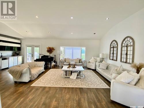 837 Prospect Avenue, Oxbow, SK - Indoor Photo Showing Living Room