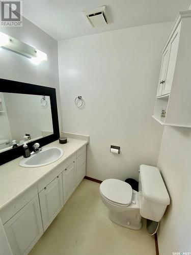 837 Prospect Avenue, Oxbow, SK - Indoor Photo Showing Bathroom