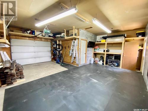 837 Prospect Avenue, Oxbow, SK - Indoor Photo Showing Garage