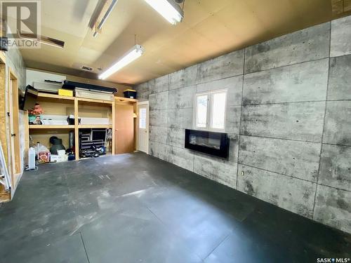 837 Prospect Avenue, Oxbow, SK - Indoor Photo Showing Garage